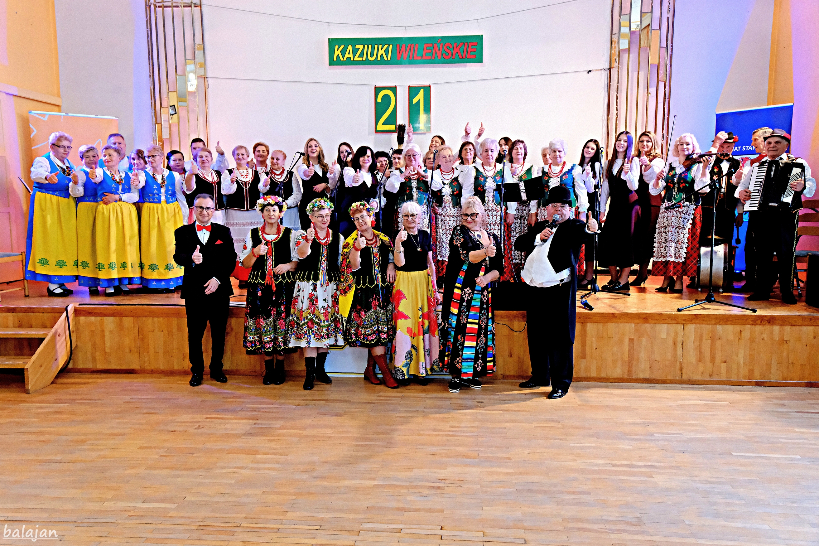 Tu kliknij, aby powi�kszy� i przegl�da� zdj�cia z tej uroczysto�ci